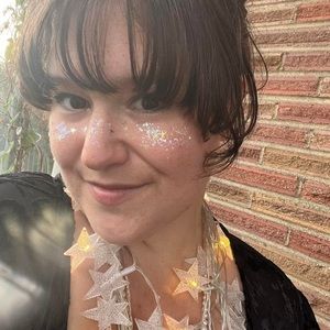 Meet your Posher, Kalesta